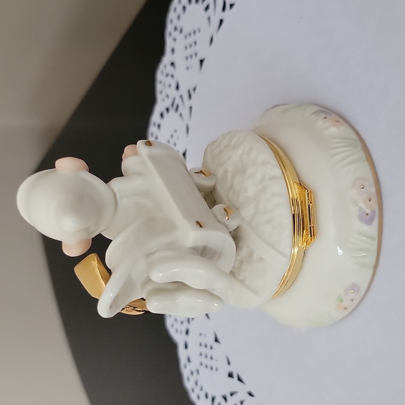 Disney Treasures Box - Picture 5 of 8